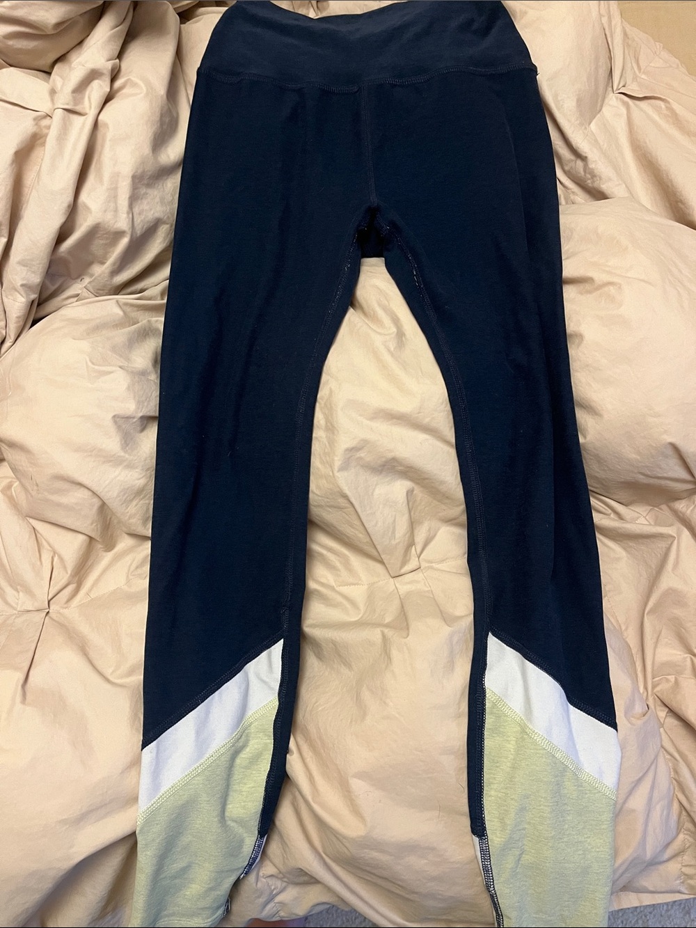 Peloton x Beyond Yoga Navy Leggings with White and Pale Yellow Accent Panels